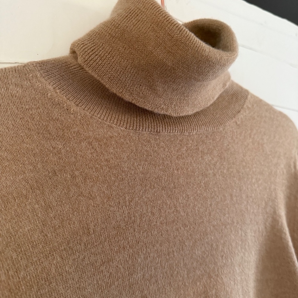 Saks Fifth Avenue | Halston | Size L | 100% Merino Wool Turtleneck Sweater - Picture 5 of 7